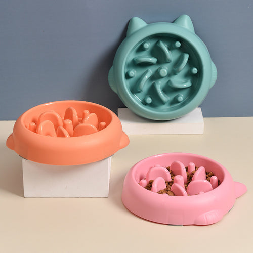 Dog eating from Maze Munch slow feeder bowl